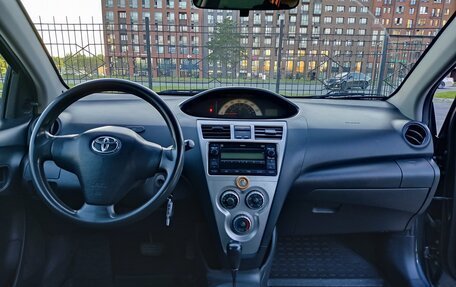 Toyota Yaris III рестайлинг, 2008 год, 740 000 рублей, 24 фотография