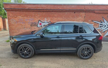 Volkswagen Tiguan II, 2018 год, 2 300 000 рублей, 1 фотография