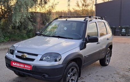 Chevrolet Niva I рестайлинг, 2019 год, 900 000 рублей, 3 фотография