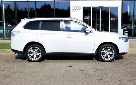 Mitsubishi Outlander III рестайлинг 3, 2013 год, 1 150 000 рублей, 4 фотография