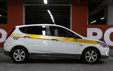 Hyundai Solaris II рестайлинг, 2015 год, 398 000 рублей, 4 фотография