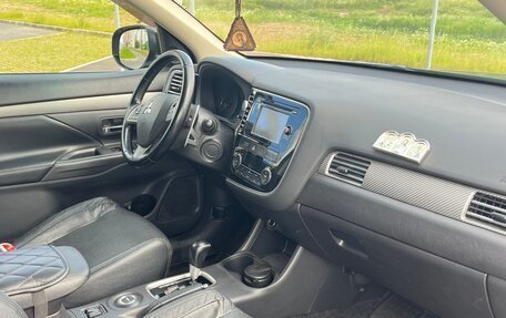 Mitsubishi Outlander III рестайлинг 3, 2014 год, 1 850 000 рублей, 5 фотография