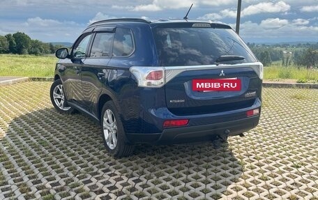 Mitsubishi Outlander III рестайлинг 3, 2014 год, 1 850 000 рублей, 3 фотография