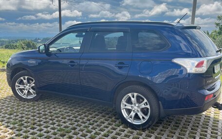 Mitsubishi Outlander III рестайлинг 3, 2014 год, 1 850 000 рублей, 19 фотография