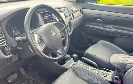Mitsubishi Outlander III рестайлинг 3, 2014 год, 1 850 000 рублей, 13 фотография