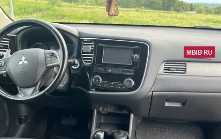 Mitsubishi Outlander III рестайлинг 3, 2014 год, 1 850 000 рублей, 15 фотография