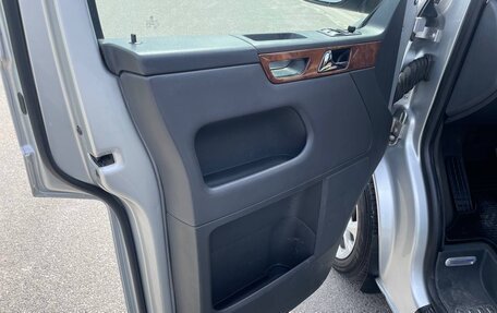 Volkswagen Multivan T5, 2010 год, 2 350 000 рублей, 10 фотография