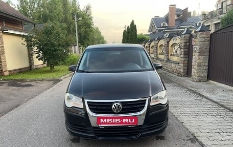 Volkswagen Touran III, 2007 год, 450 000 рублей, 2 фотография