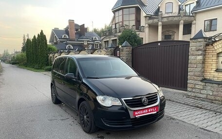 Volkswagen Touran III, 2007 год, 450 000 рублей, 3 фотография