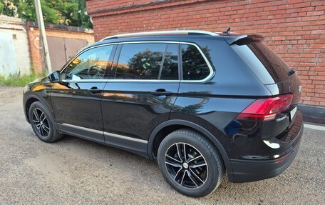 Volkswagen Tiguan II, 2018 год, 2 300 000 рублей, 4 фотография