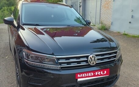 Volkswagen Tiguan II, 2018 год, 2 300 000 рублей, 3 фотография