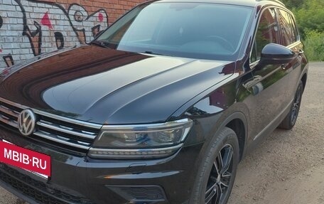 Volkswagen Tiguan II, 2018 год, 2 300 000 рублей, 2 фотография