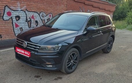 Volkswagen Tiguan II, 2018 год, 2 300 000 рублей, 13 фотография