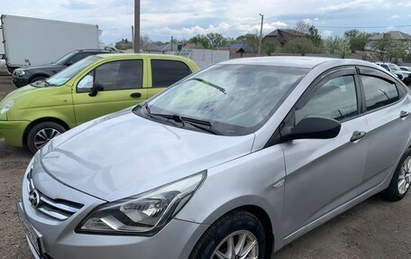 Hyundai Solaris II рестайлинг, 2015 год, 750 000 рублей, 2 фотография