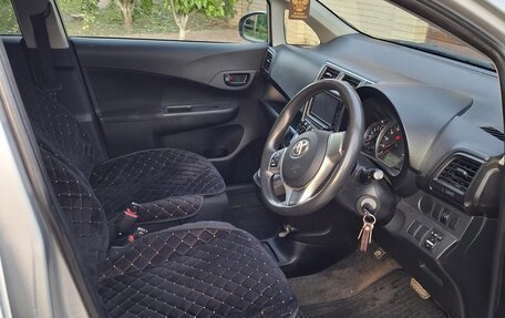 Toyota Ractis II, 2011 год, 910 000 рублей, 11 фотография