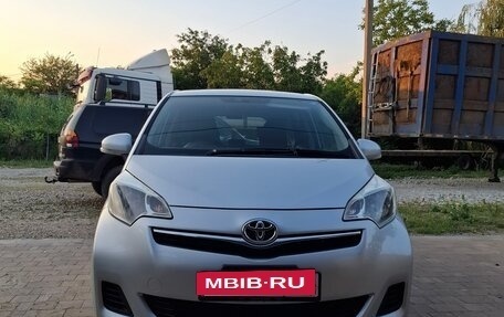 Toyota Ractis II, 2011 год, 910 000 рублей, 3 фотография