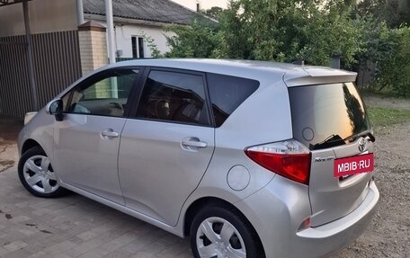 Toyota Ractis II, 2011 год, 910 000 рублей, 4 фотография