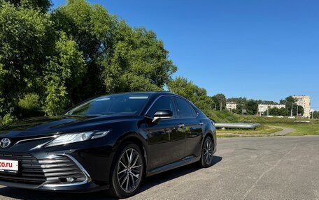 Toyota Camry, 2023 год, 3 650 000 рублей, 2 фотография