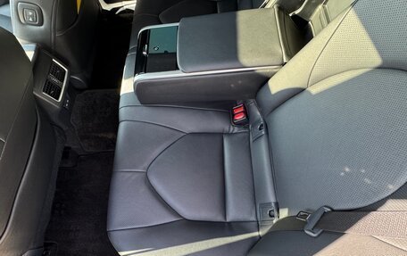 Toyota Camry, 2023 год, 3 650 000 рублей, 10 фотография