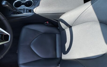 Toyota Camry, 2023 год, 3 650 000 рублей, 15 фотография