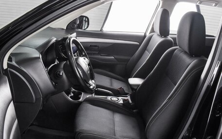 Mitsubishi Outlander III рестайлинг 3, 2016 год, 2 415 000 рублей, 10 фотография