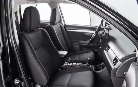 Mitsubishi Outlander III рестайлинг 3, 2016 год, 2 415 000 рублей, 8 фотография