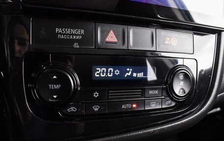 Mitsubishi Outlander III рестайлинг 3, 2016 год, 2 415 000 рублей, 15 фотография