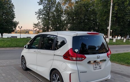 Honda Freed II, 2022 год, 1 990 000 рублей, 5 фотография