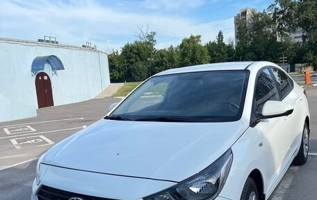 Hyundai Solaris II рестайлинг, 2018 год, 980 000 рублей, 2 фотография