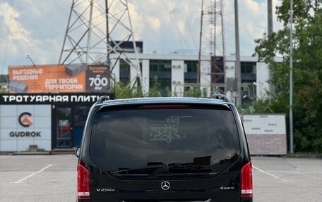 Mercedes-Benz V-Класс, 2017 год, 4 825 000 рублей, 8 фотография