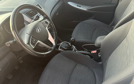 Hyundai Solaris II рестайлинг, 2016 год, 915 000 рублей, 26 фотография