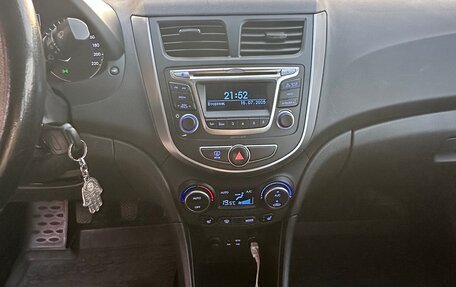 Hyundai Solaris II рестайлинг, 2016 год, 915 000 рублей, 30 фотография