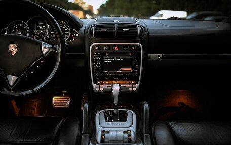 Porsche Cayenne III, 2008 год, 17 фотография