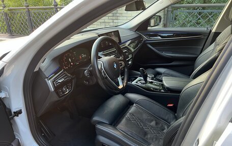 BMW 5 серия, 2019 год, 2 950 000 рублей, 12 фотография