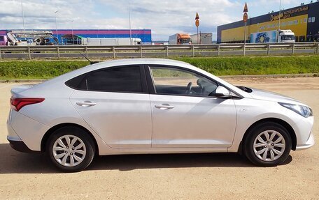 Hyundai Solaris II рестайлинг, 2021 год, 1 690 000 рублей, 9 фотография