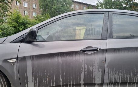 Hyundai Solaris II рестайлинг, 2011 год, 750 000 рублей, 2 фотография