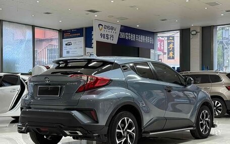Toyota C-HR I рестайлинг, 2022 год, 1 990 000 рублей, 4 фотография
