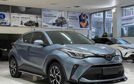Toyota C-HR I рестайлинг, 2022 год, 1 990 000 рублей, 5 фотография