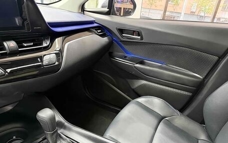 Toyota C-HR I рестайлинг, 2022 год, 1 990 000 рублей, 8 фотография