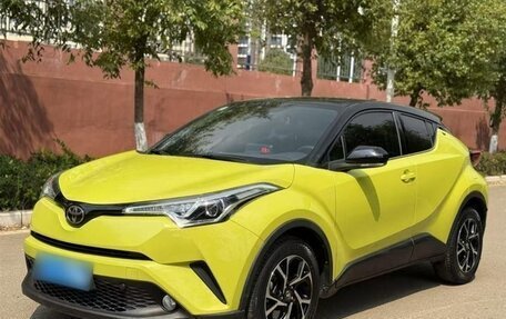 Toyota C-HR I рестайлинг, 2021 год, 2 000 000 рублей, 1 фотография