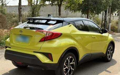 Toyota C-HR I рестайлинг, 2021 год, 2 000 000 рублей, 6 фотография