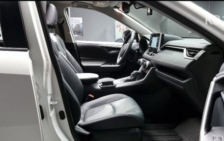 Toyota RAV4, 2019 год, 2 900 000 рублей, 8 фотография