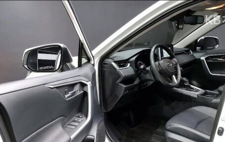 Toyota RAV4, 2019 год, 2 900 000 рублей, 7 фотография