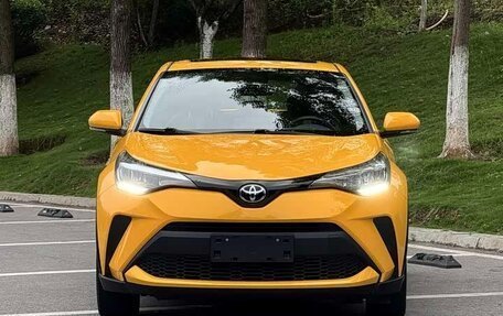 Toyota C-HR I рестайлинг, 2021 год, 2 020 000 рублей, 2 фотография