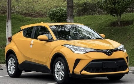Toyota C-HR I рестайлинг, 2021 год, 2 020 000 рублей, 3 фотография