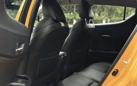Toyota C-HR I рестайлинг, 2021 год, 2 020 000 рублей, 10 фотография