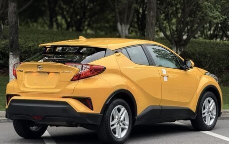 Toyota C-HR I рестайлинг, 2021 год, 2 020 000 рублей, 15 фотография