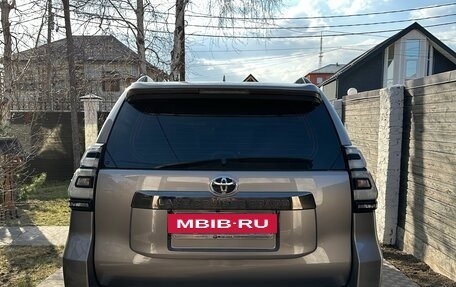 Toyota Land Cruiser Prado 150 рестайлинг 2, 2021 год, 7 450 000 рублей, 6 фотография
