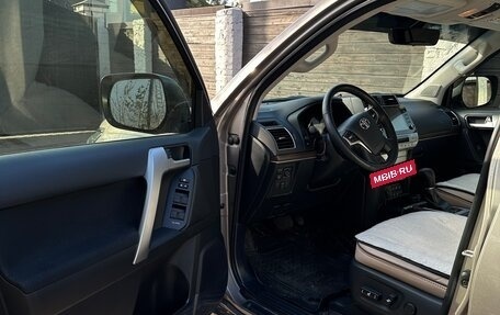 Toyota Land Cruiser Prado 150 рестайлинг 2, 2021 год, 7 450 000 рублей, 9 фотография