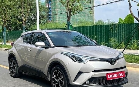 Toyota C-HR I рестайлинг, 2020 год, 2 035 000 рублей, 3 фотография